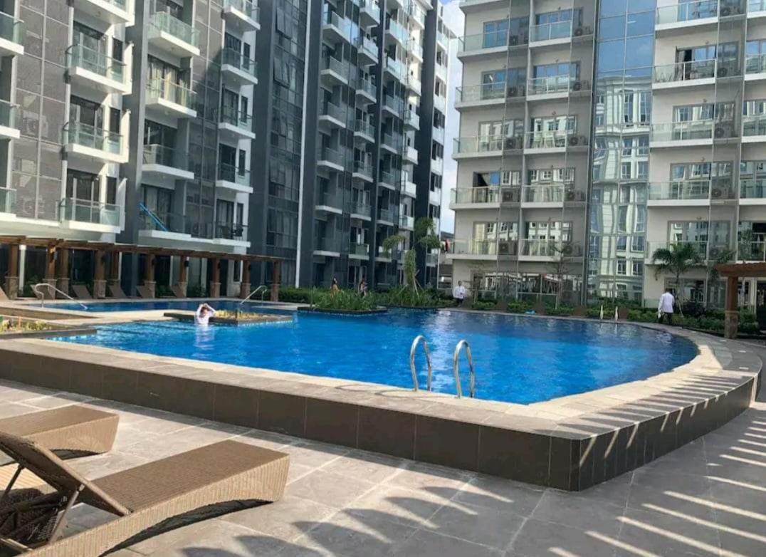 81 Newport C5 10I Balcony & Pool Across Naia T3 Aparthotel Pasay Exterior photo