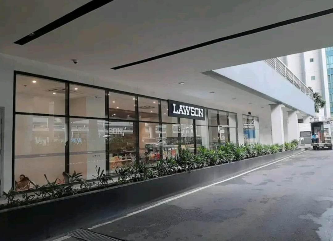81 Newport C5 10I Balcony & Pool Across Naia T3 Aparthotel Pasay Exterior photo