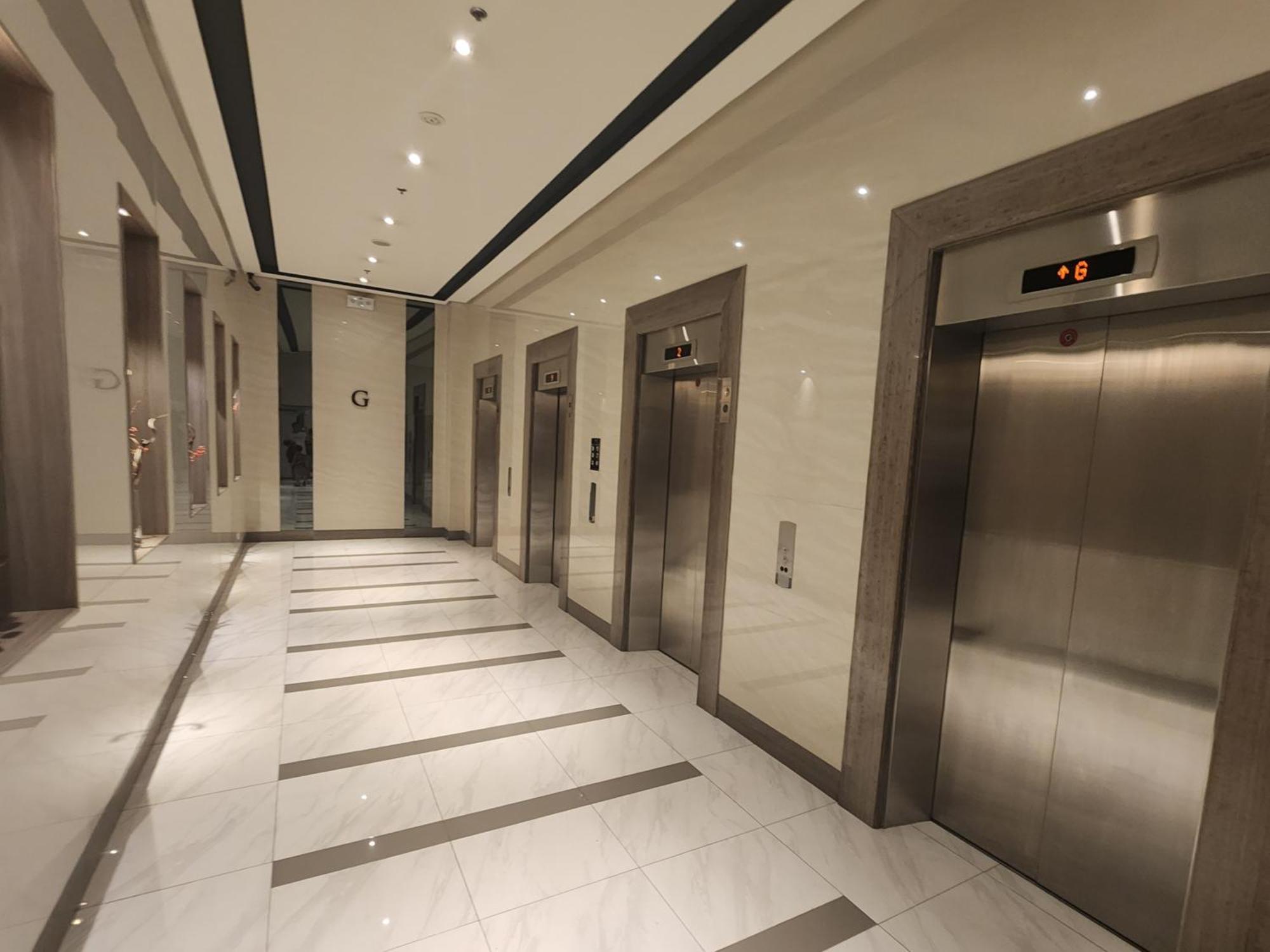 81 Newport C5 10I Balcony & Pool Across Naia T3 Aparthotel Pasay Exterior photo