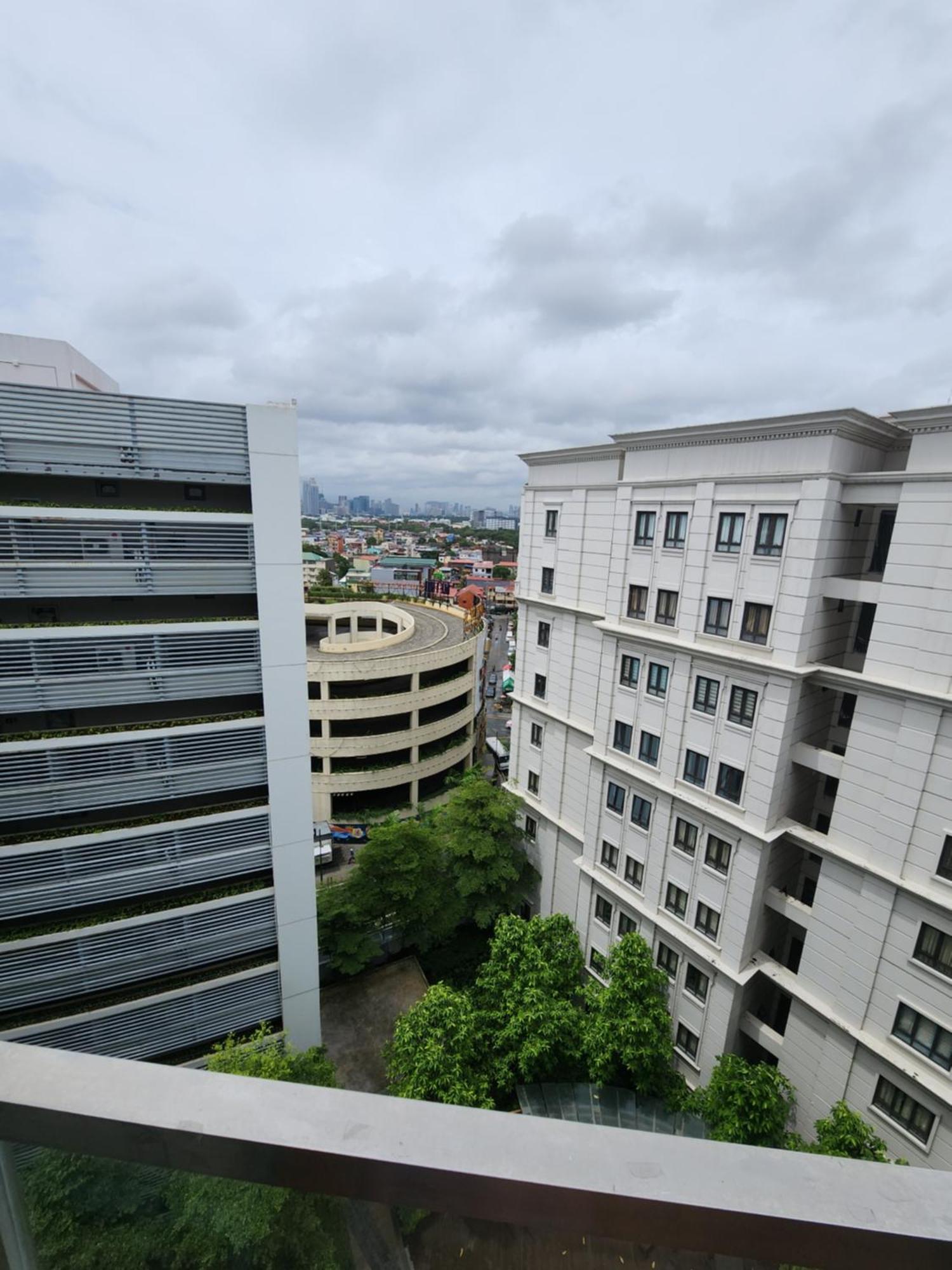 81 Newport C5 10I Balcony & Pool Across Naia T3 Aparthotel Pasay Exterior photo
