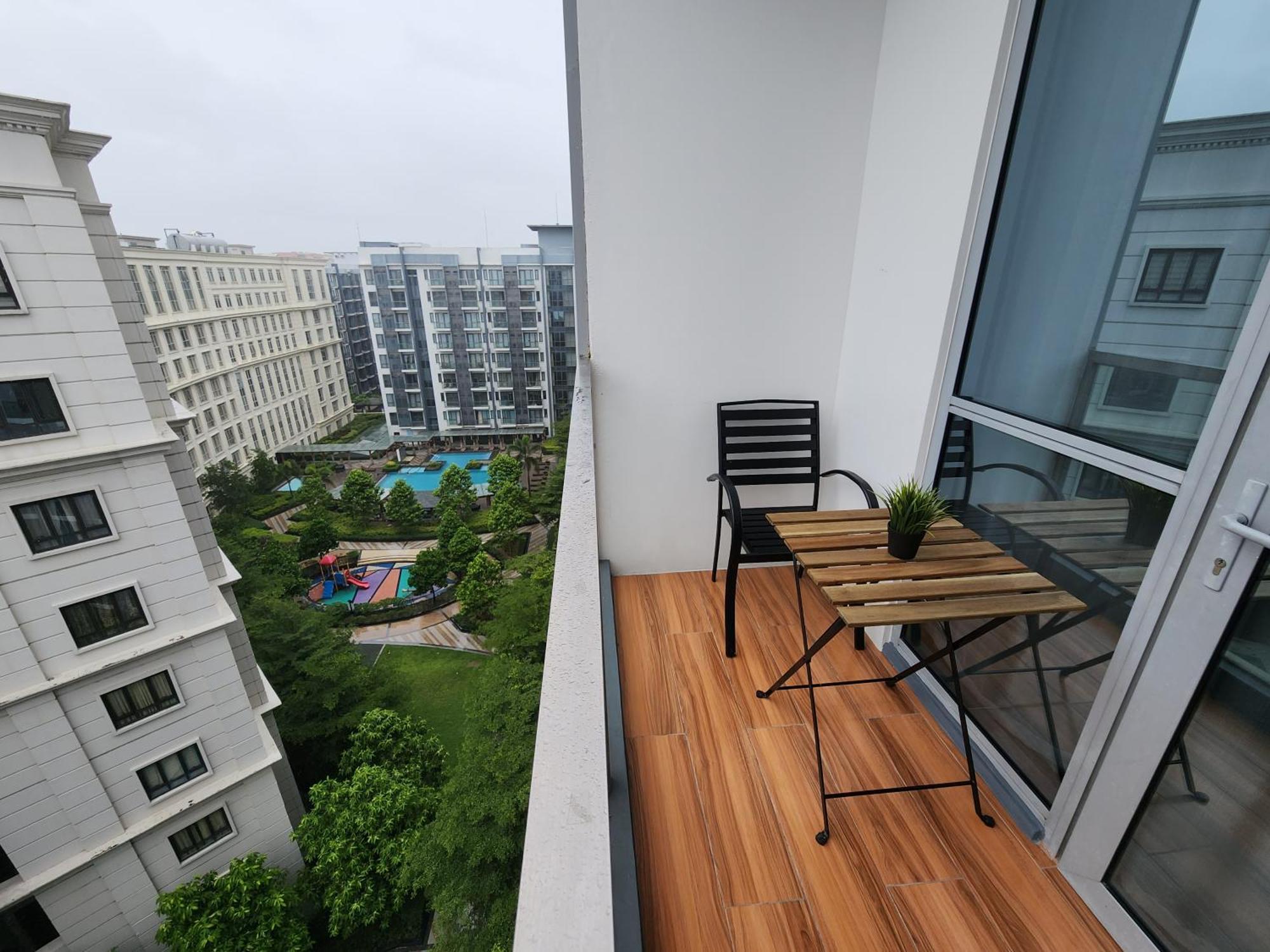 81 Newport C5 10I Balcony & Pool Across Naia T3 Aparthotel Pasay Exterior photo